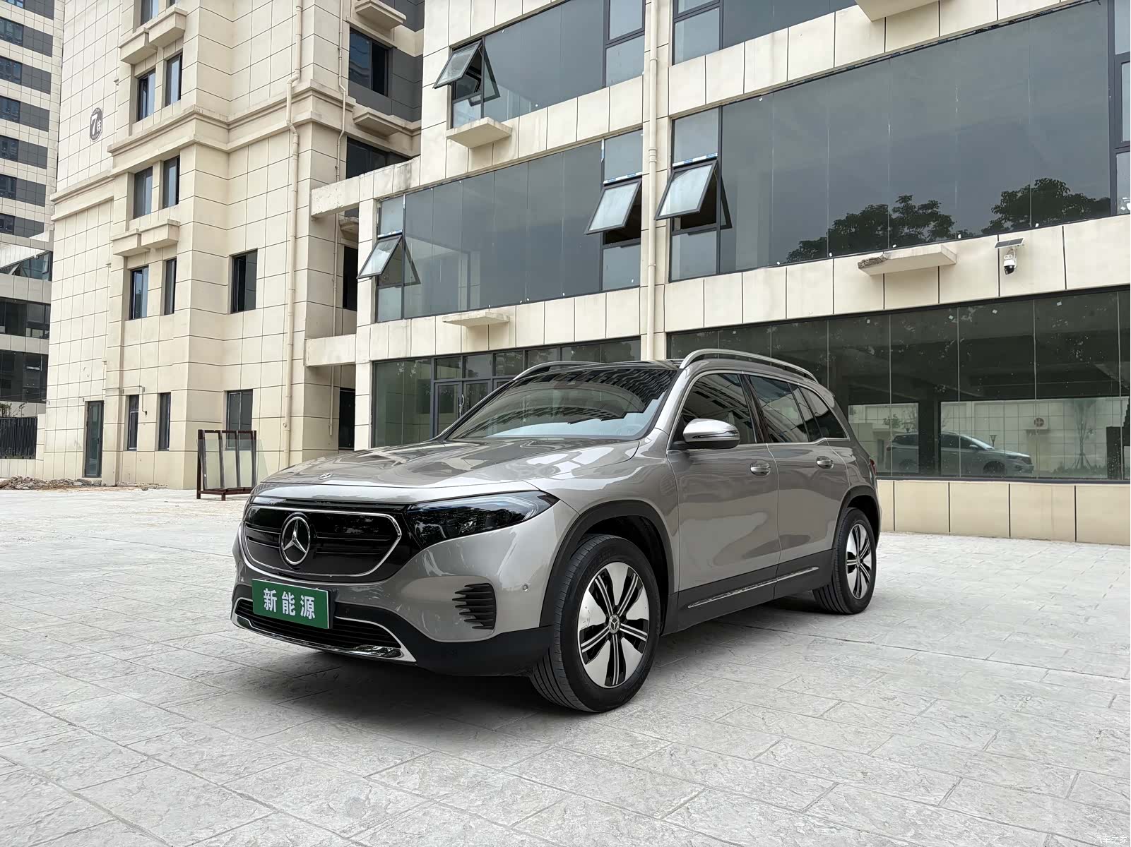 Mercedes-Benz EQB, 2023 1