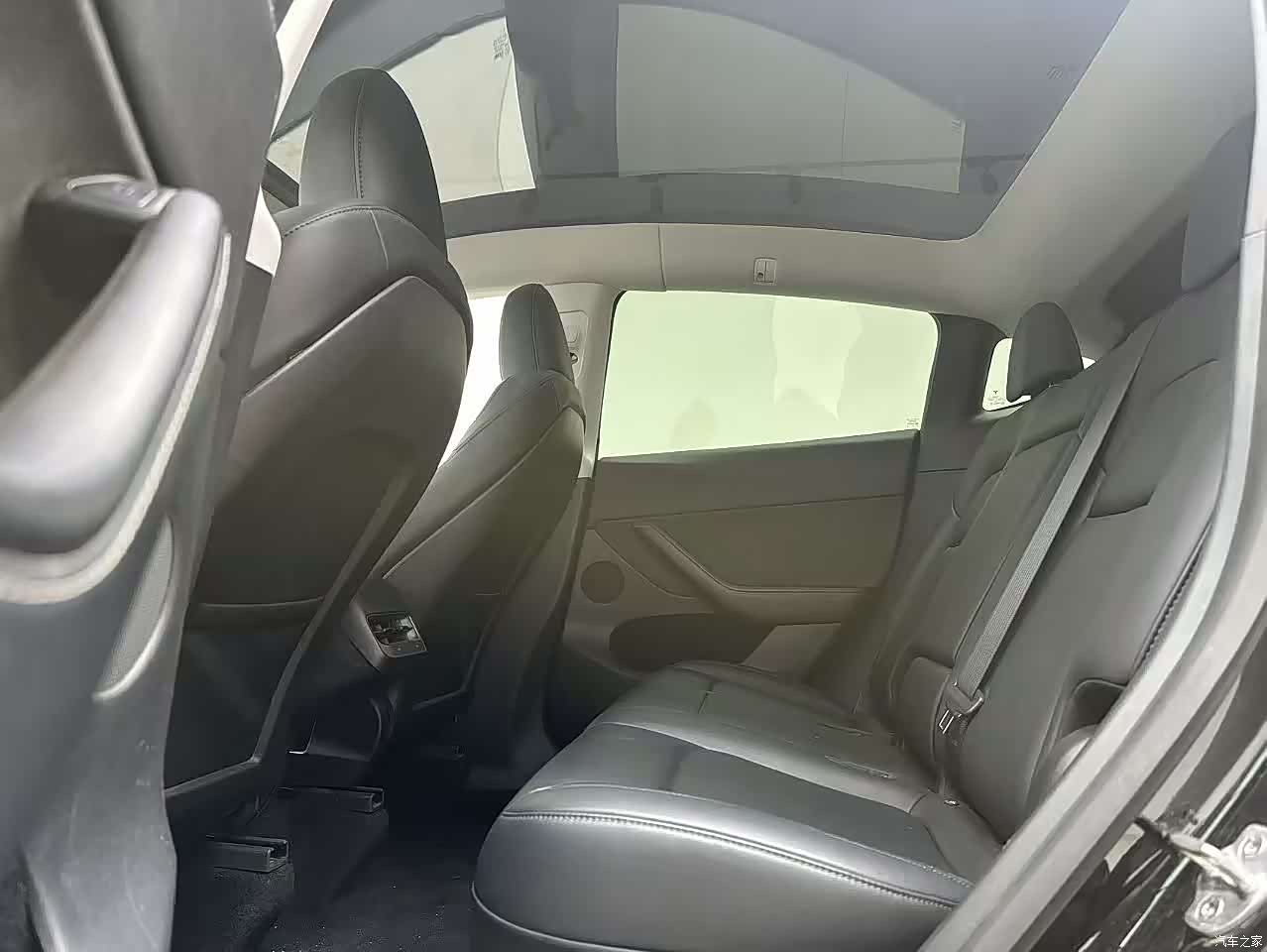Tesla Model Y, 2023 все фото