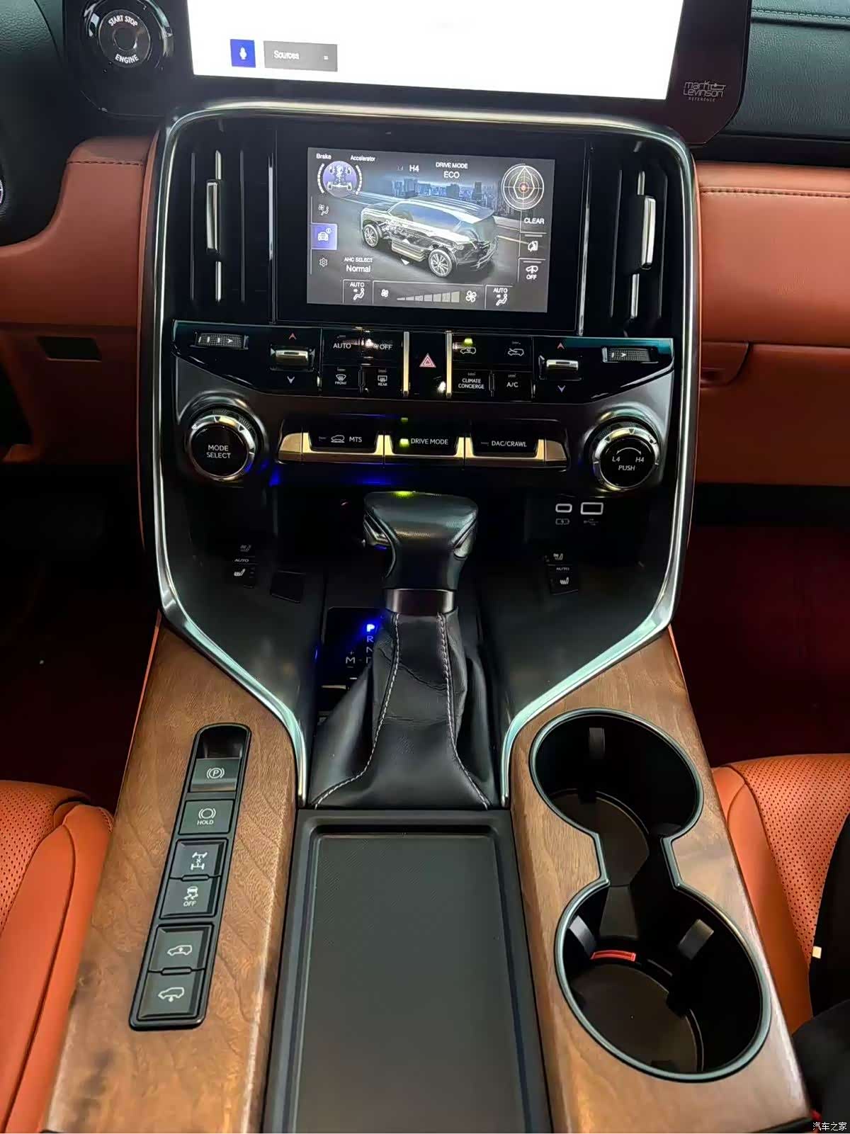 Lexus LX, 2023 13