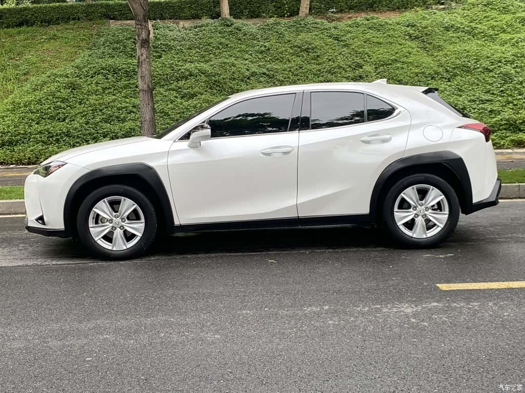 Lexus UX, 2024 18