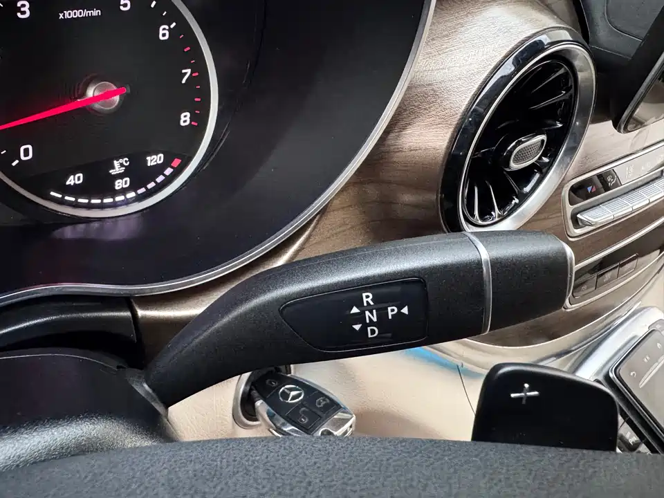 Mercedes-Benz V-class