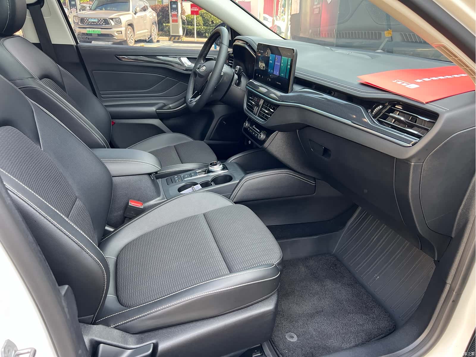 Ford Focus, 2022 9
