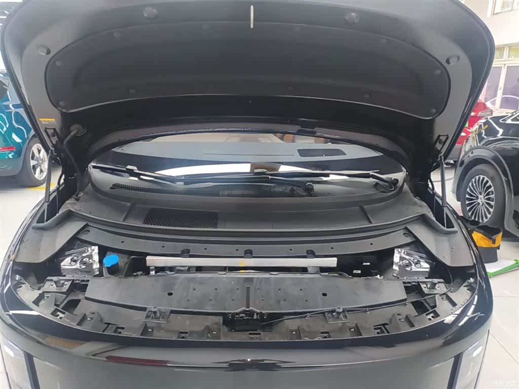 Li Auto i8, 2025 20