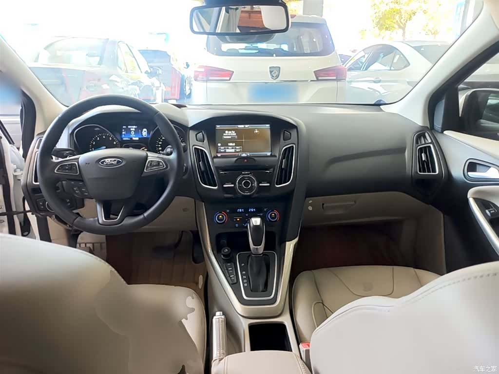 Ford Focus, 2015 10