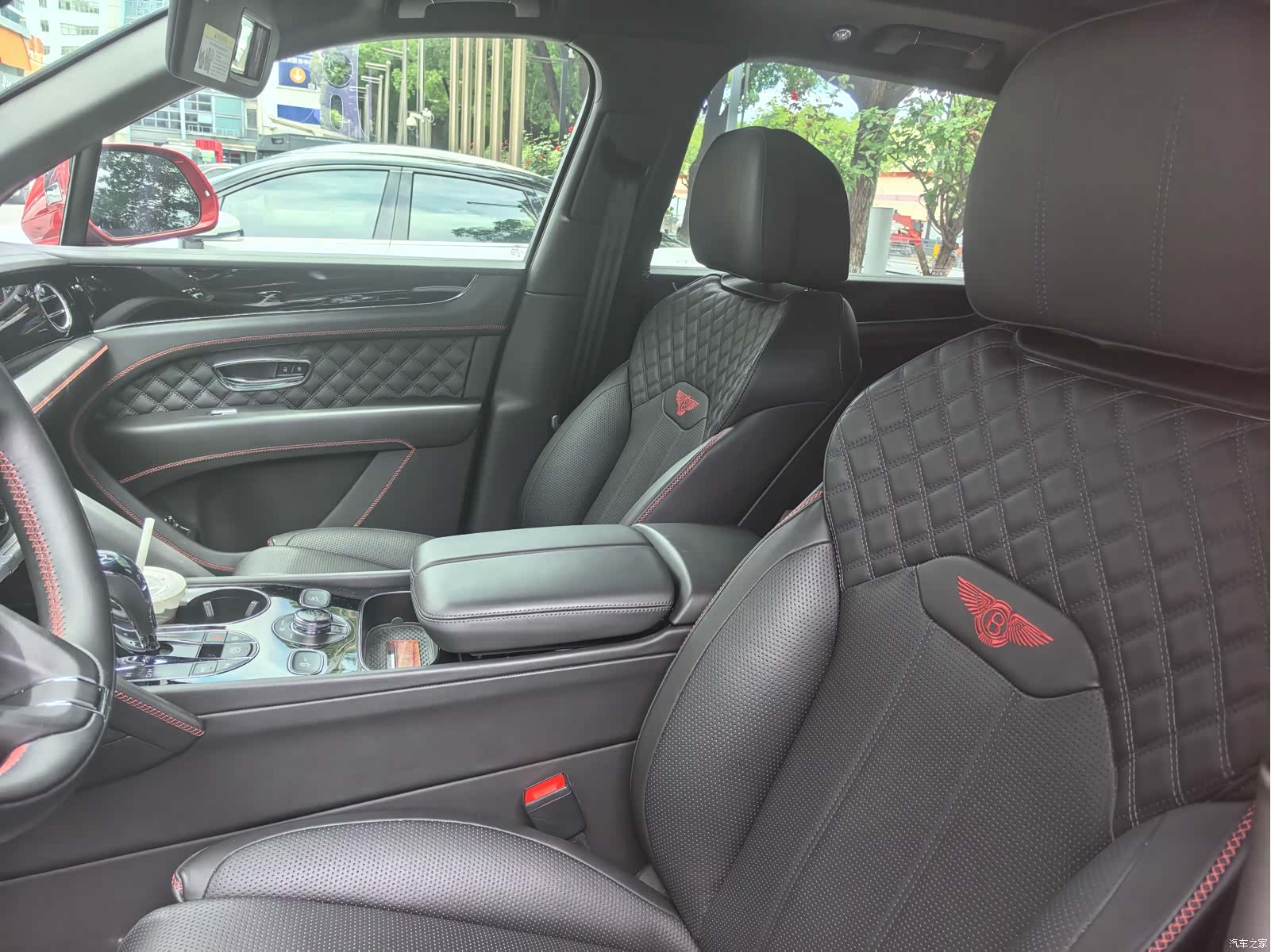 Bentley Bentayga, 2023 6