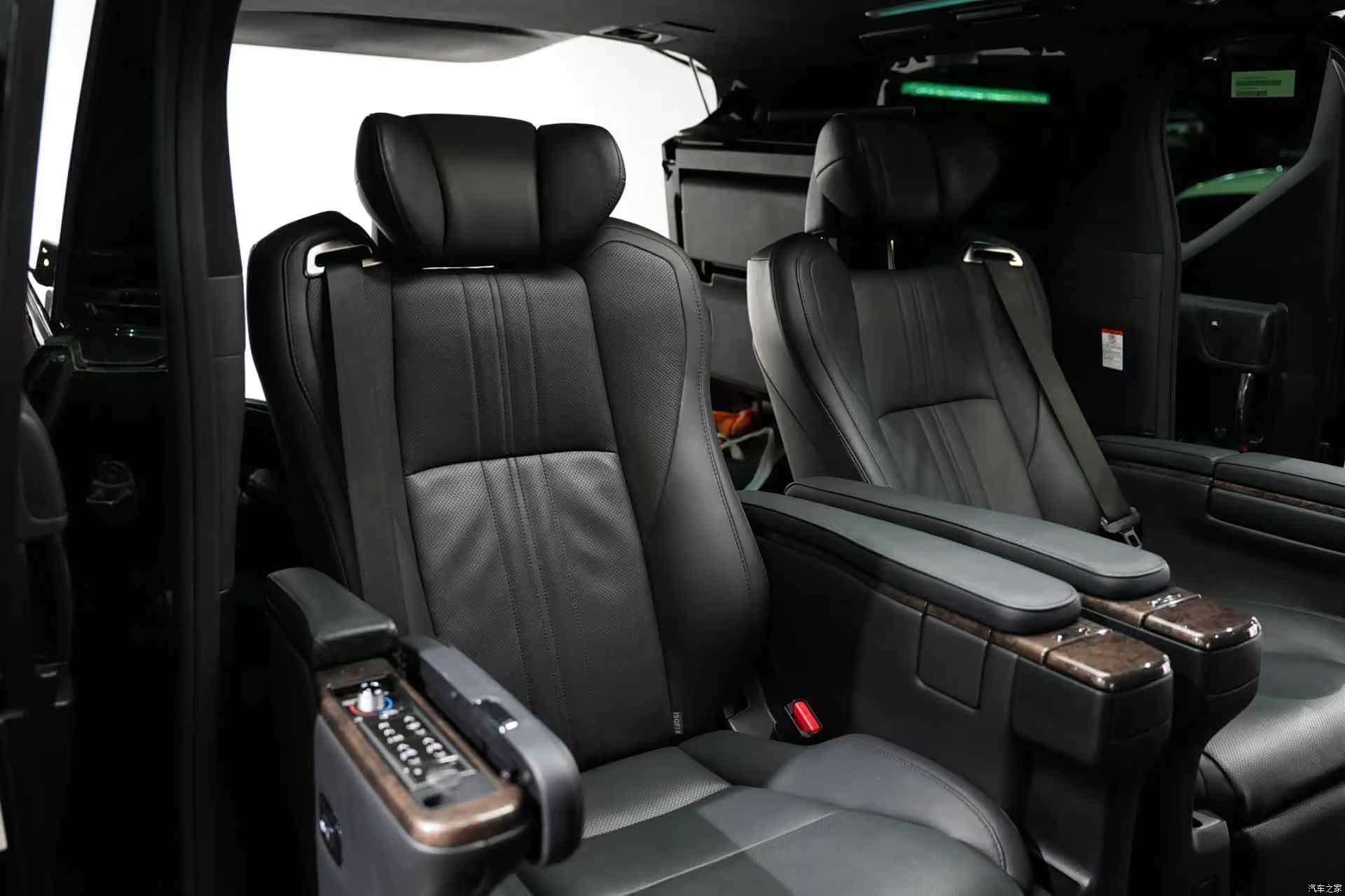 Toyota Alphard, 2022 24