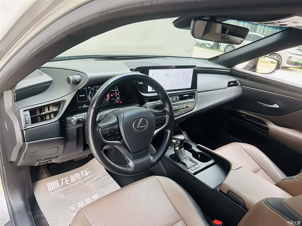 Lexus ES, 2024 9