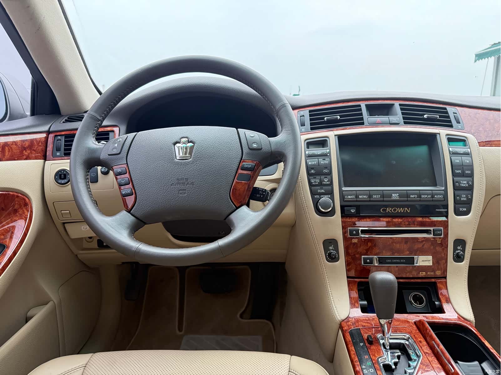 Toyota Crown, 2009 12