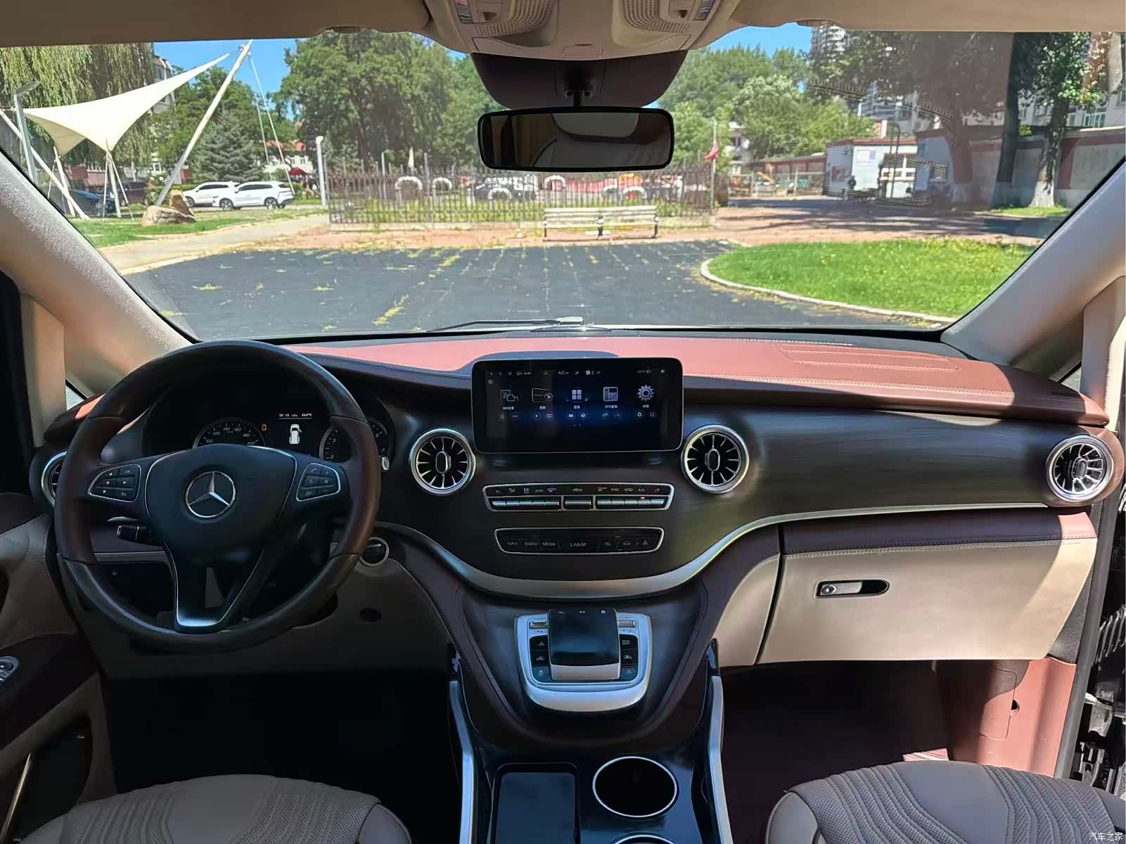 Mercedes-Benz 7, 2023 10