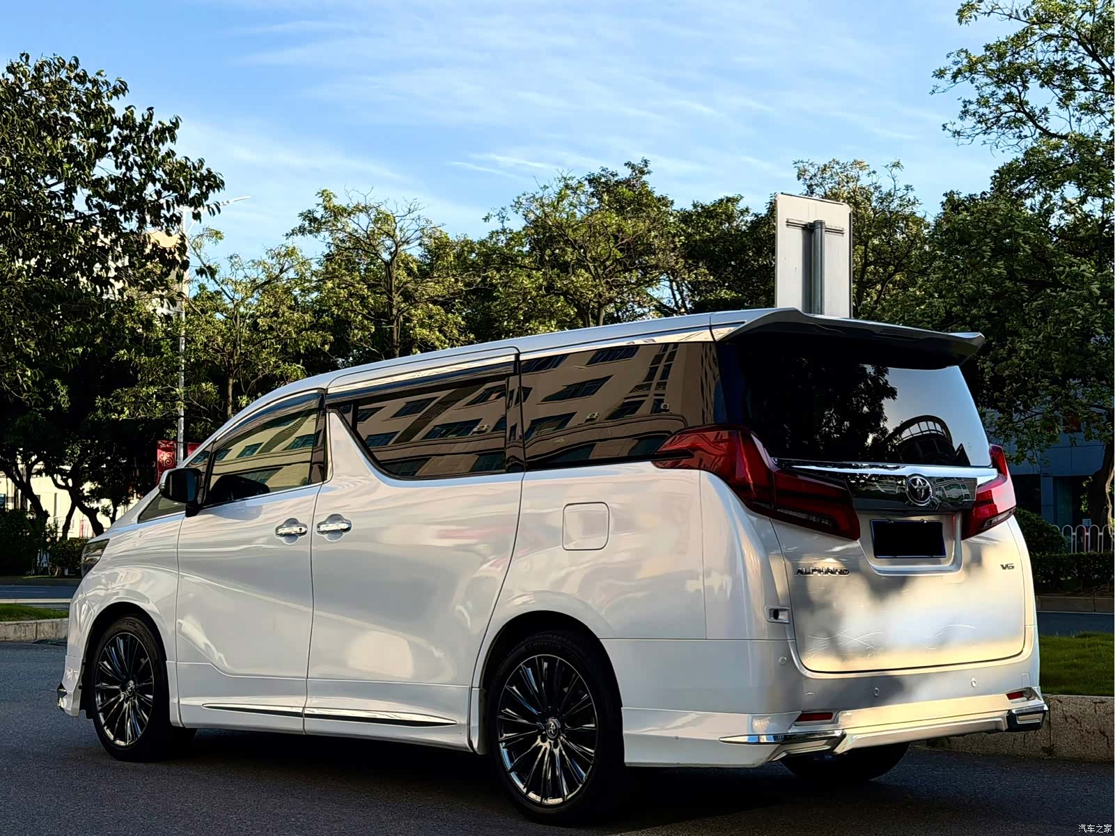 Toyota Alphard, 2016 3