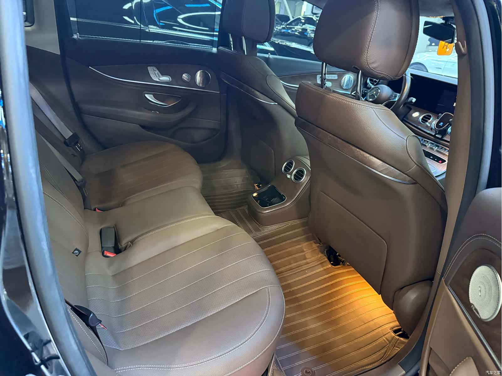 Mercedes-Benz E-Class, 2022 13
