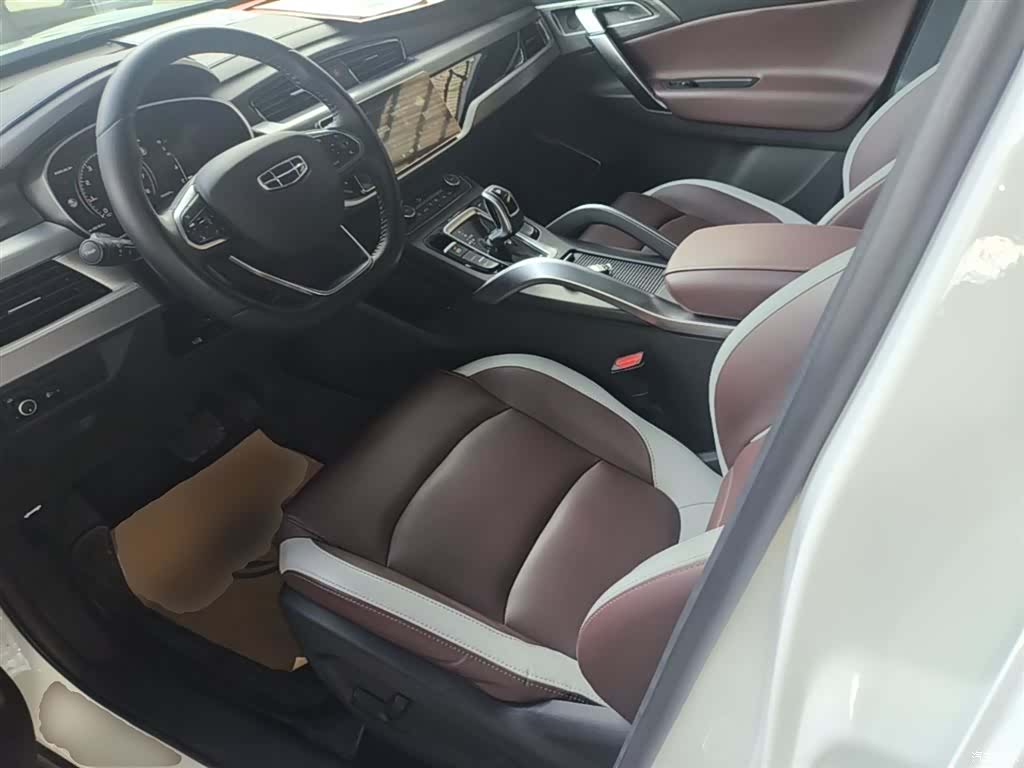 Geely Boyue, 2022 15