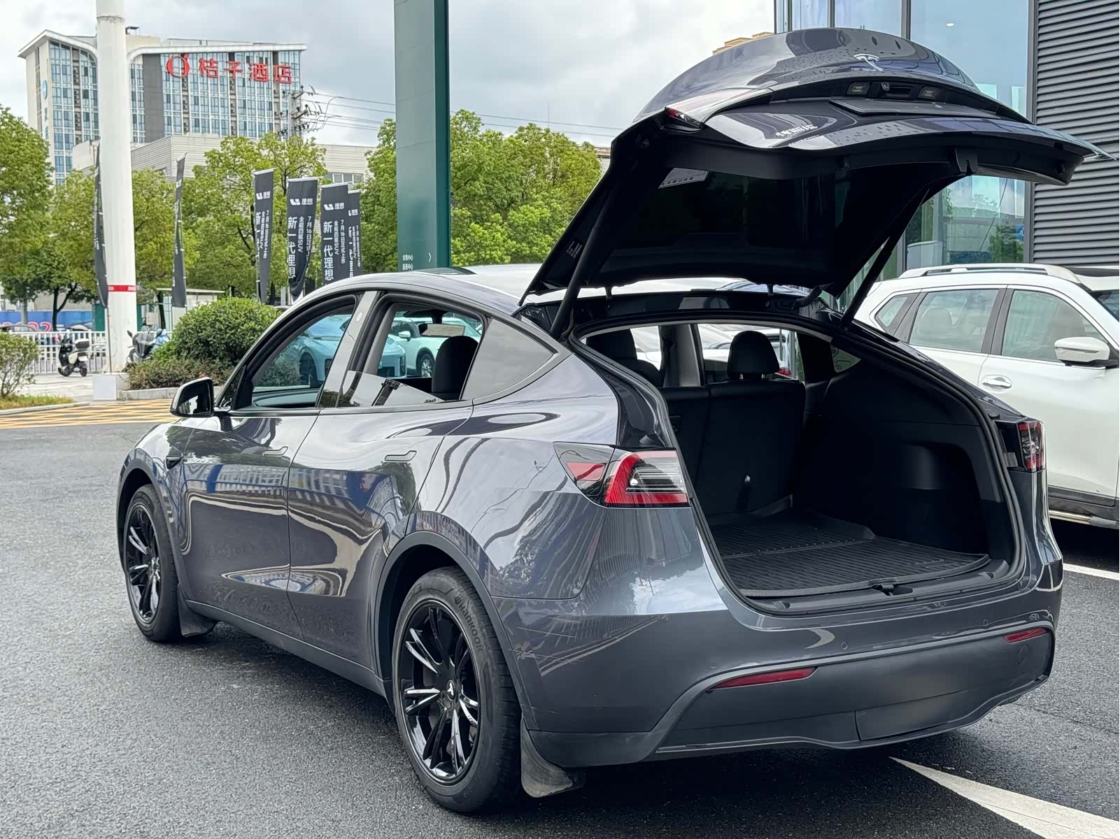 Tesla Model Y, 2022 23