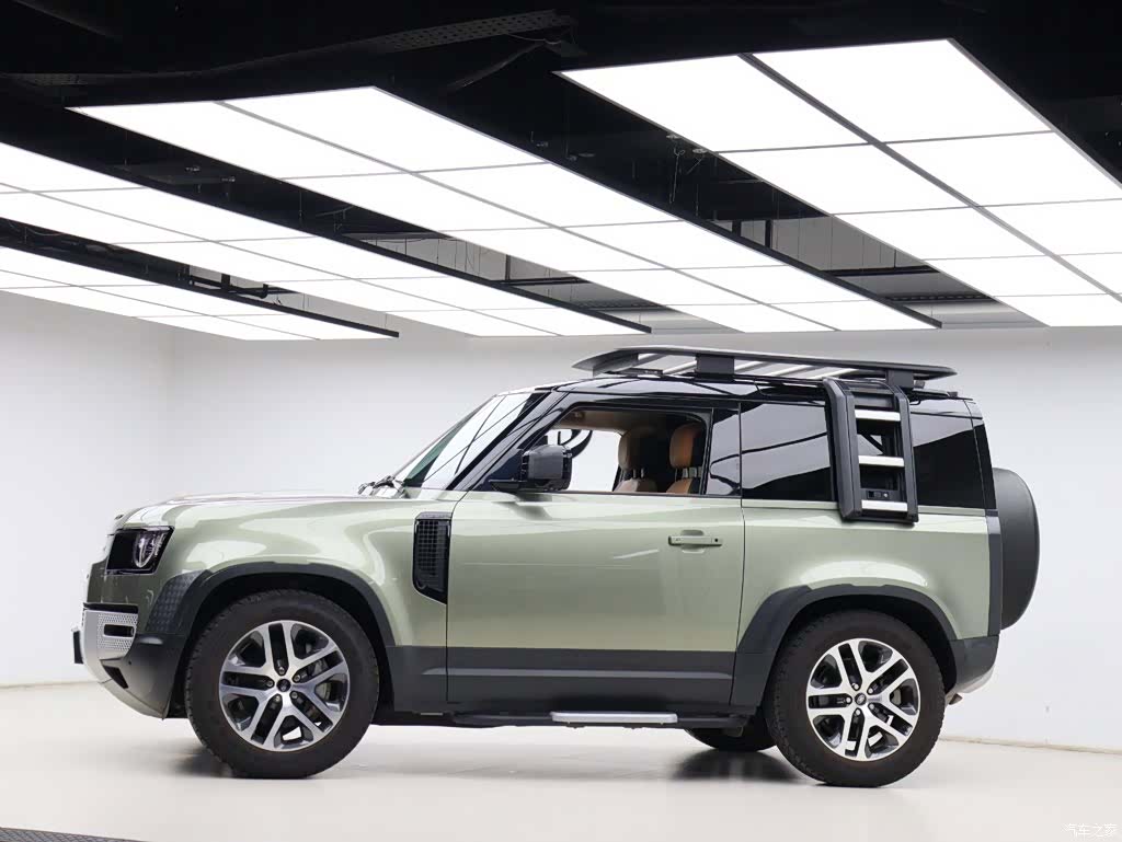 Land Rover Defender, 2022 28