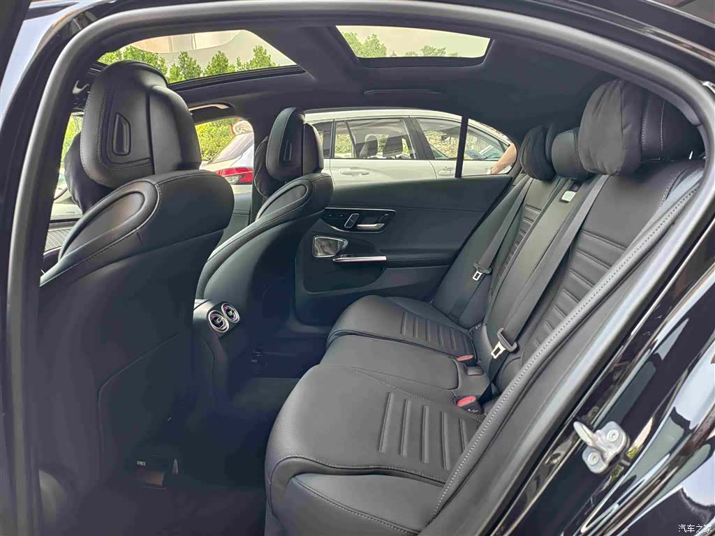 Mercedes-Benz C-Class, 2026 все фото