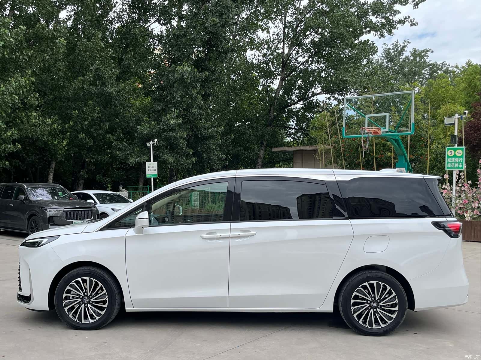 Buick GL8, 2025 8