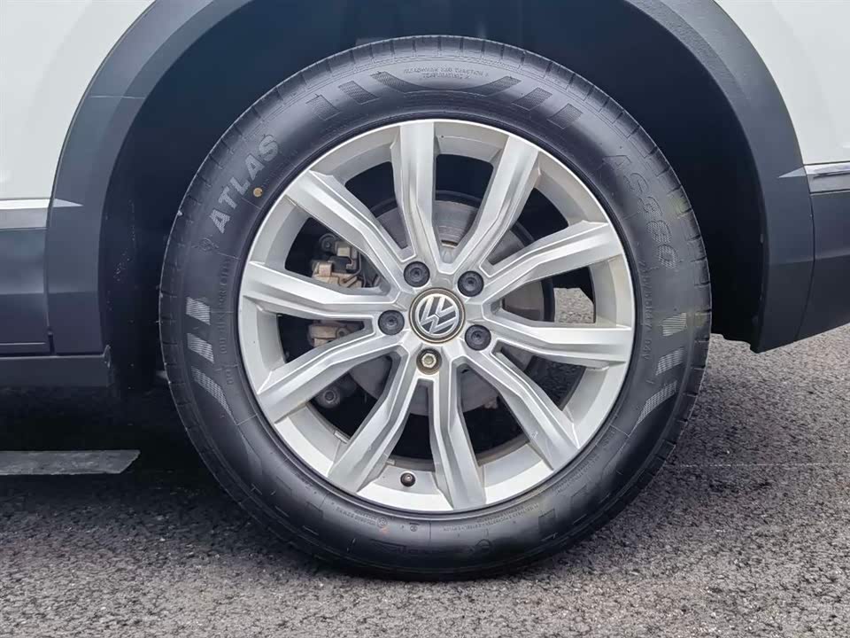 Volkswagen T-ROC exploring Songs