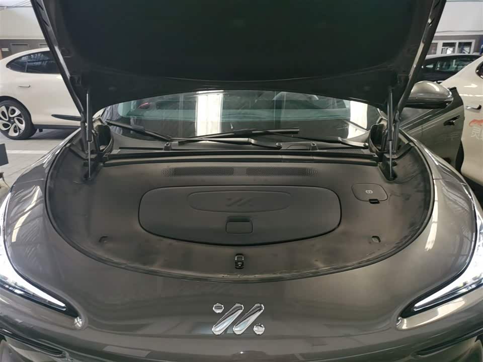 IM Motors Zhiji LS6 IM Motors Zhiji LS6