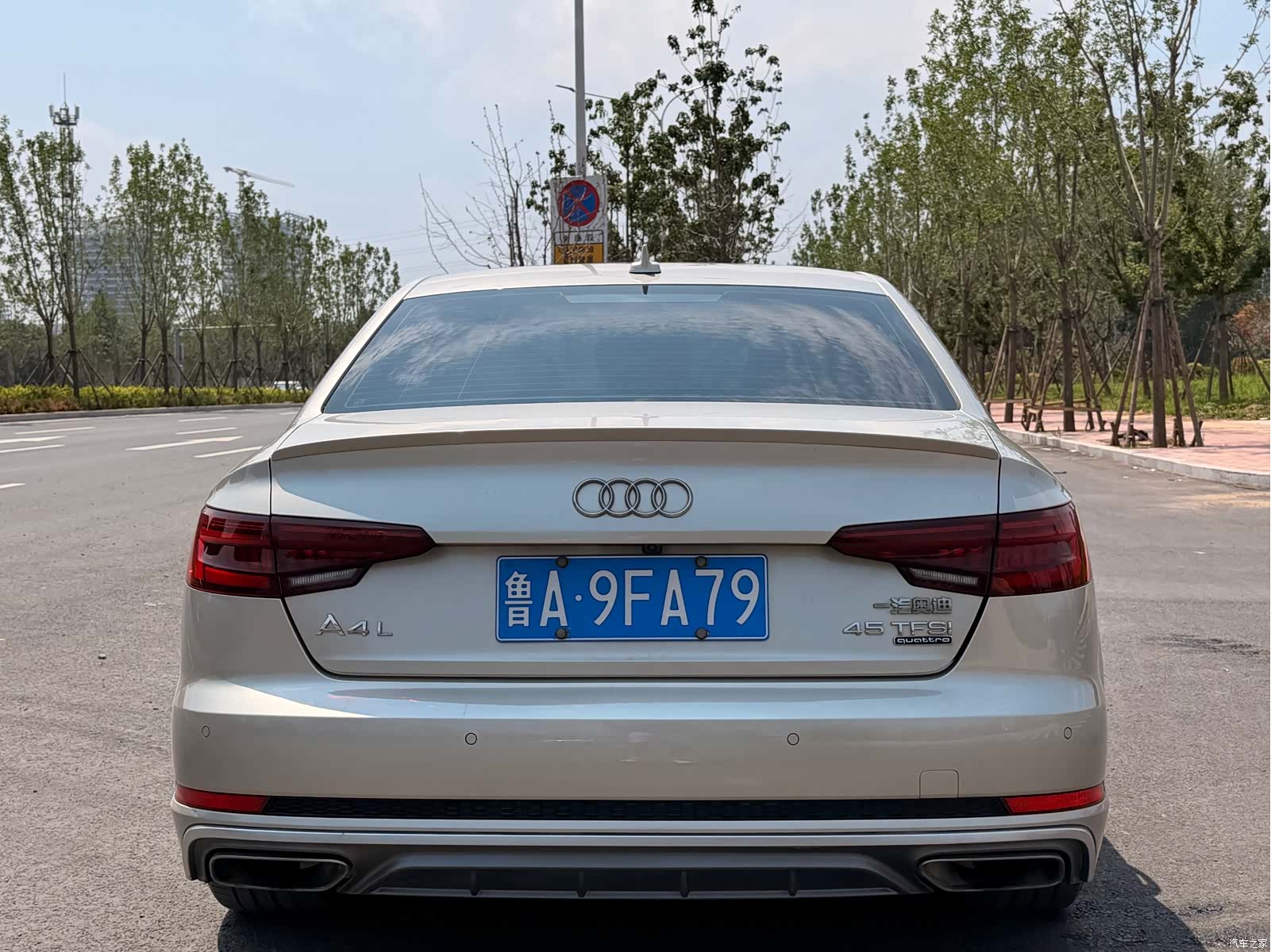 Audi A4L, 2019 все фото