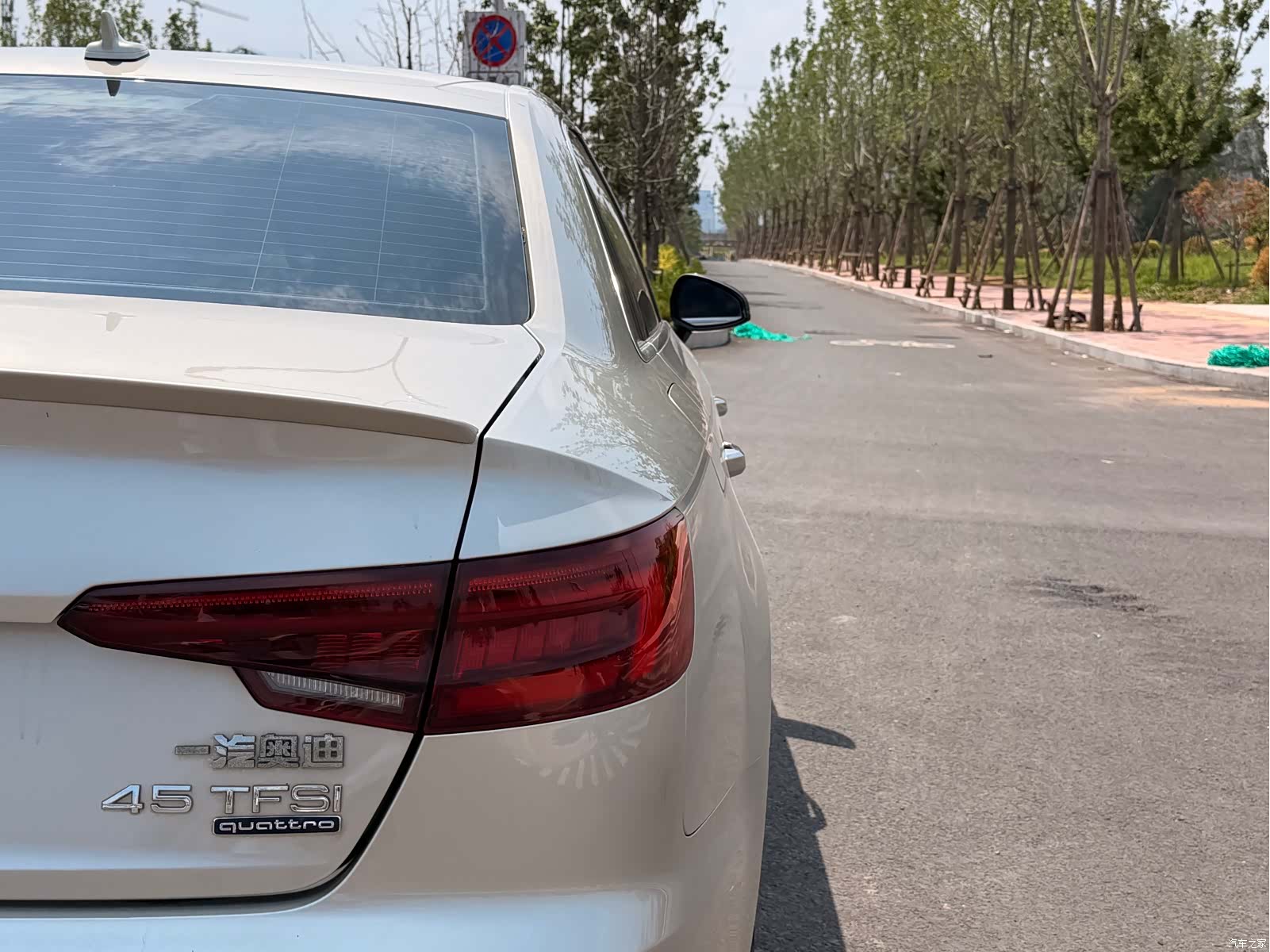 Audi A4L, 2019 7