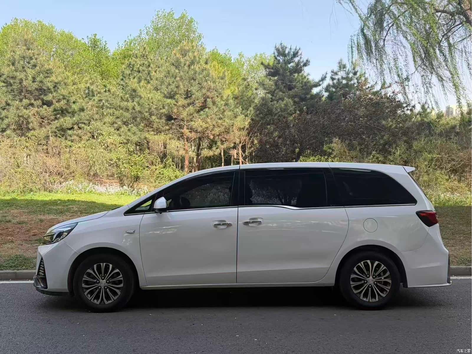 Buick GL8, 2022 3
