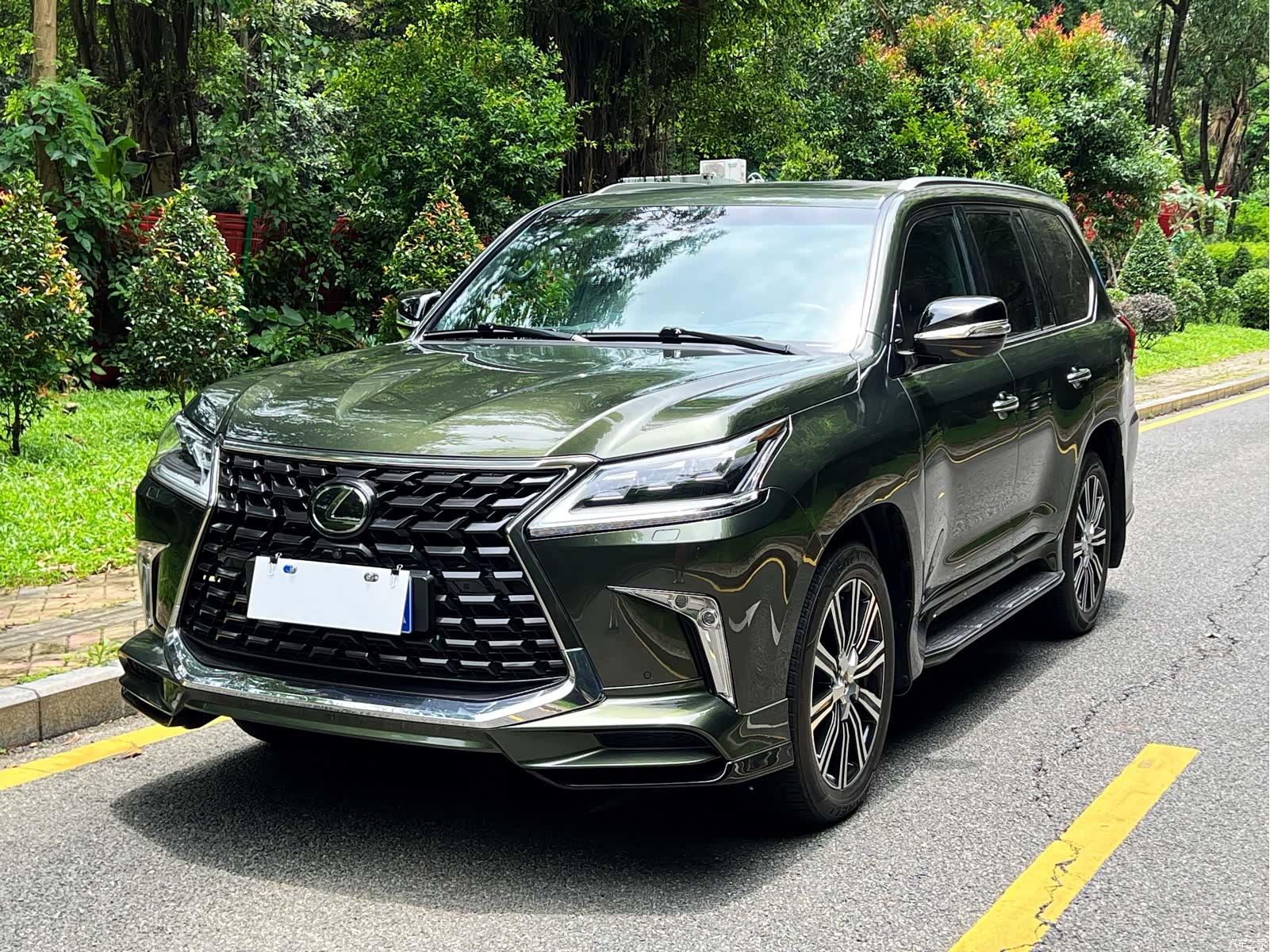 Lexus LX, 2022 1