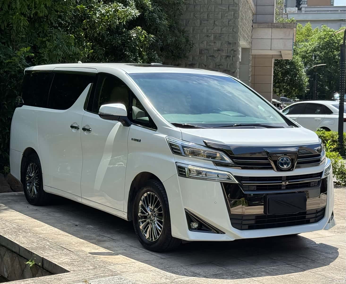 Toyota Vellfire, 2021 3