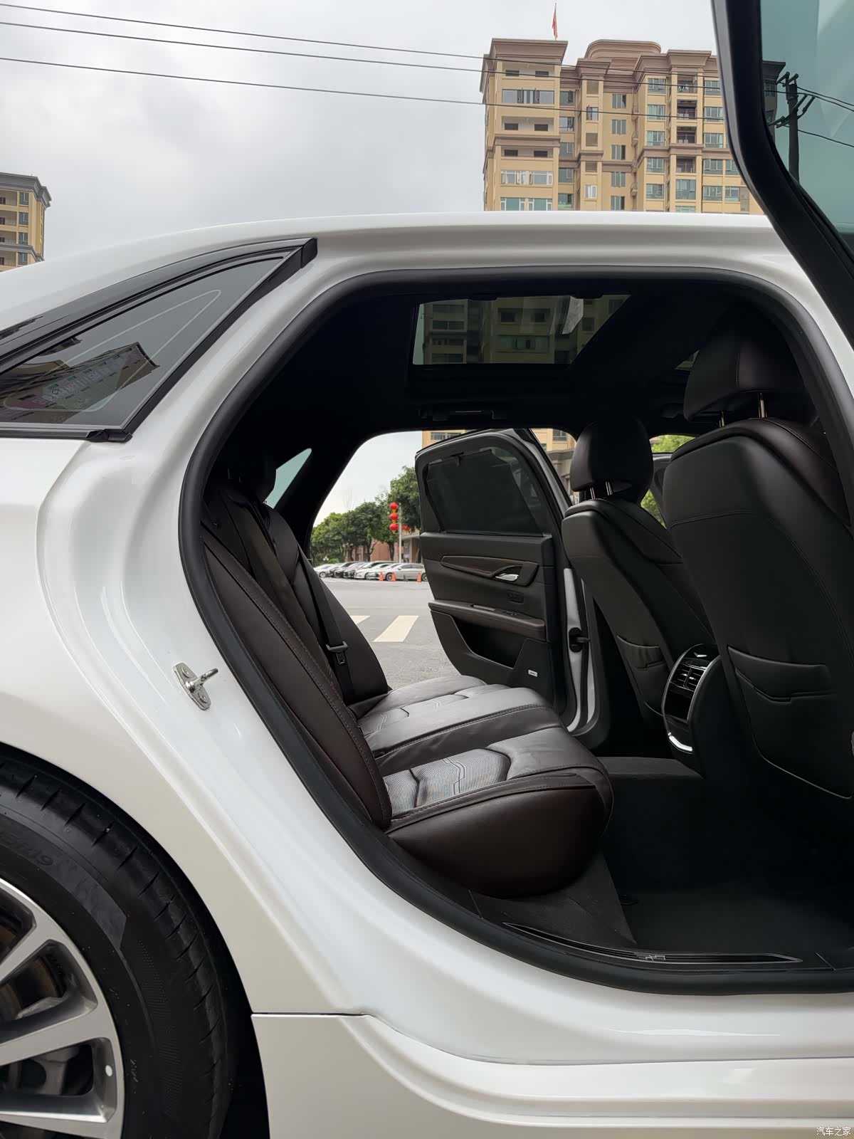 Cadillac CT6, 2023 25
