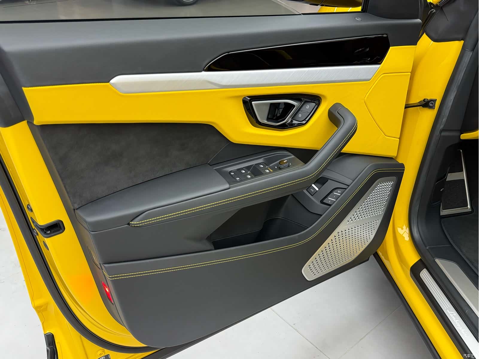 Lamborghini Urus, 2023 21