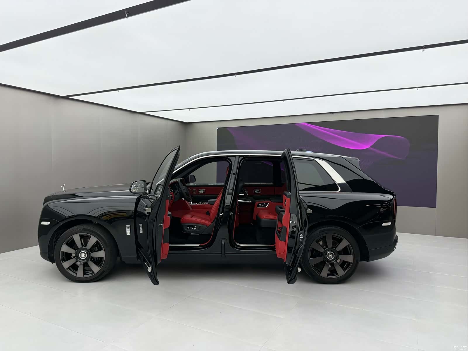 Rolls-Royce Cullinan, 2020 3