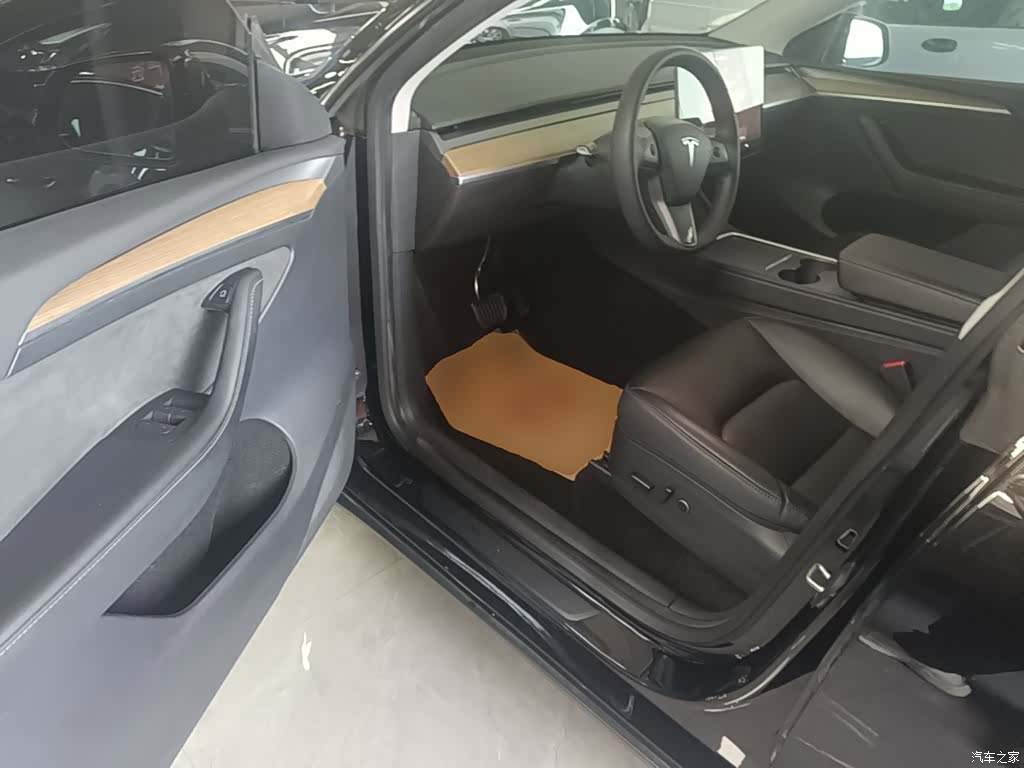 Tesla Model Y, 2022 16
