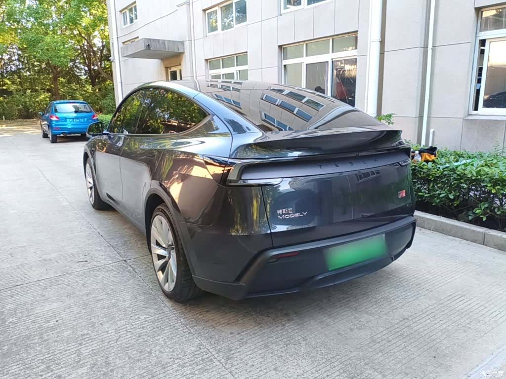 Tesla Model Y, 2025 все фото