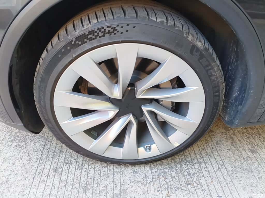 Tesla Model Y, 2025 23