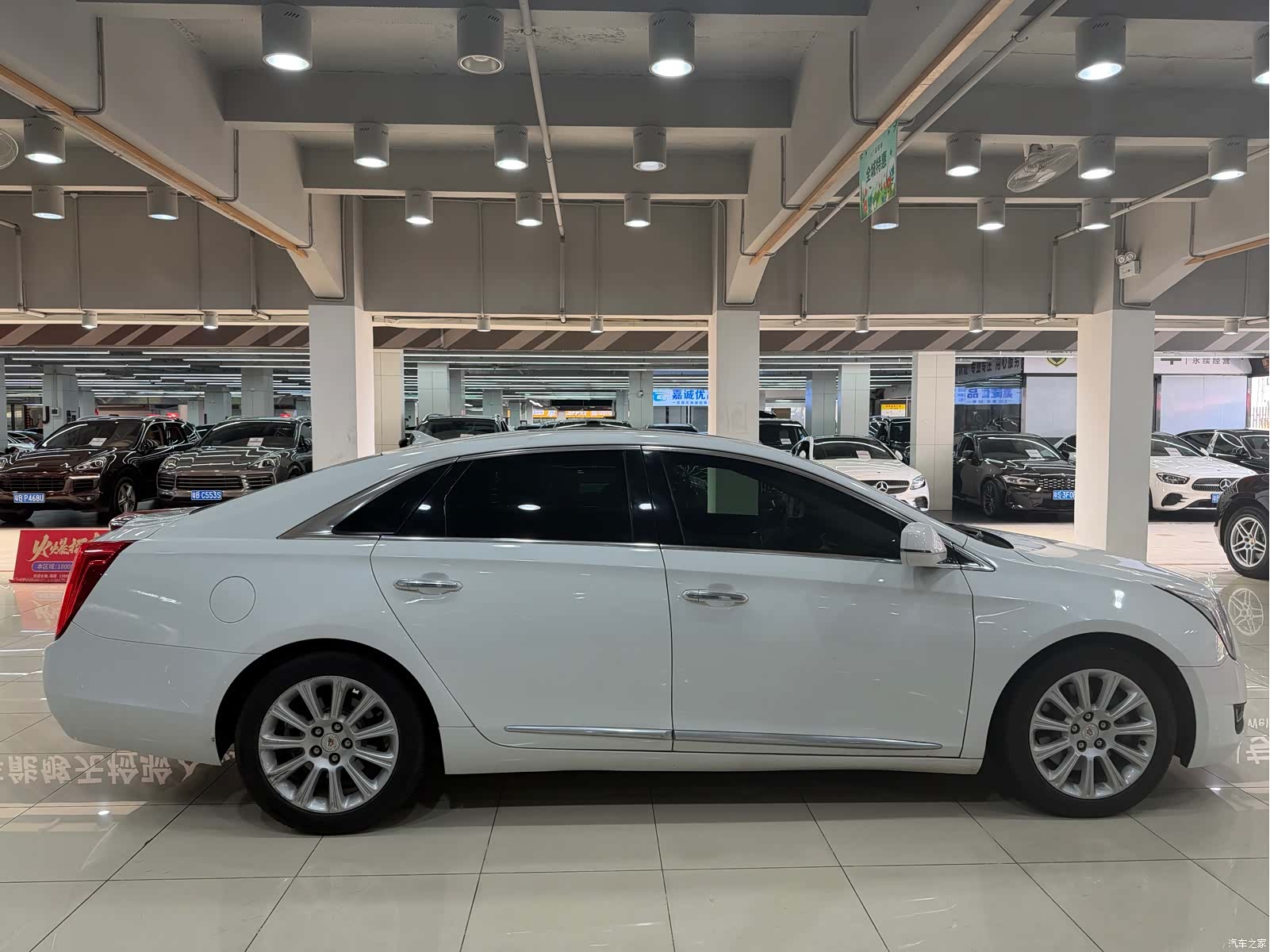 Cadillac XTS, 2015 4