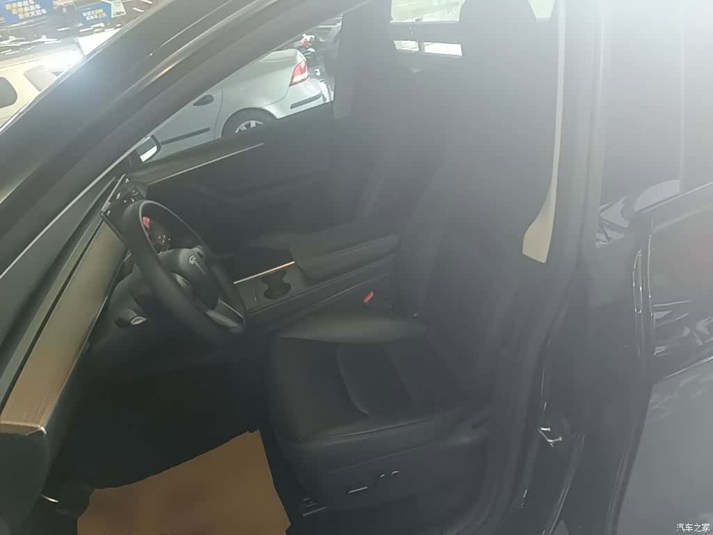 Tesla Model Y, 2022 15