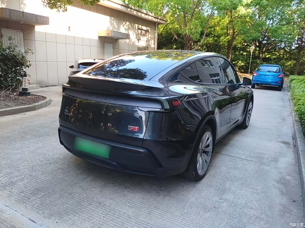 Tesla Model Y, 2025 7