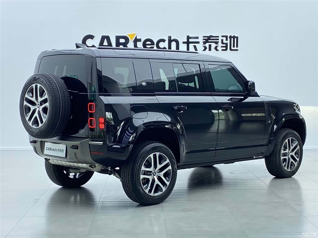 Land Rover Defender, 2023 3