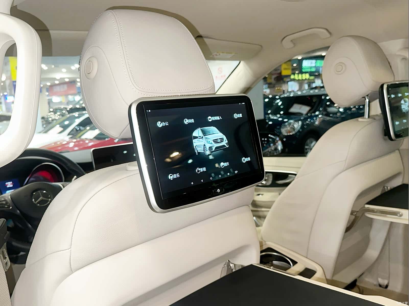 Mercedes-Benz V-Class, 2018 13