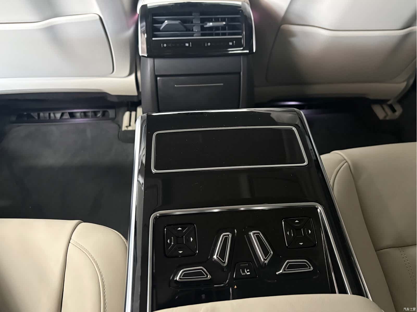 Audi A8L, 2025 12