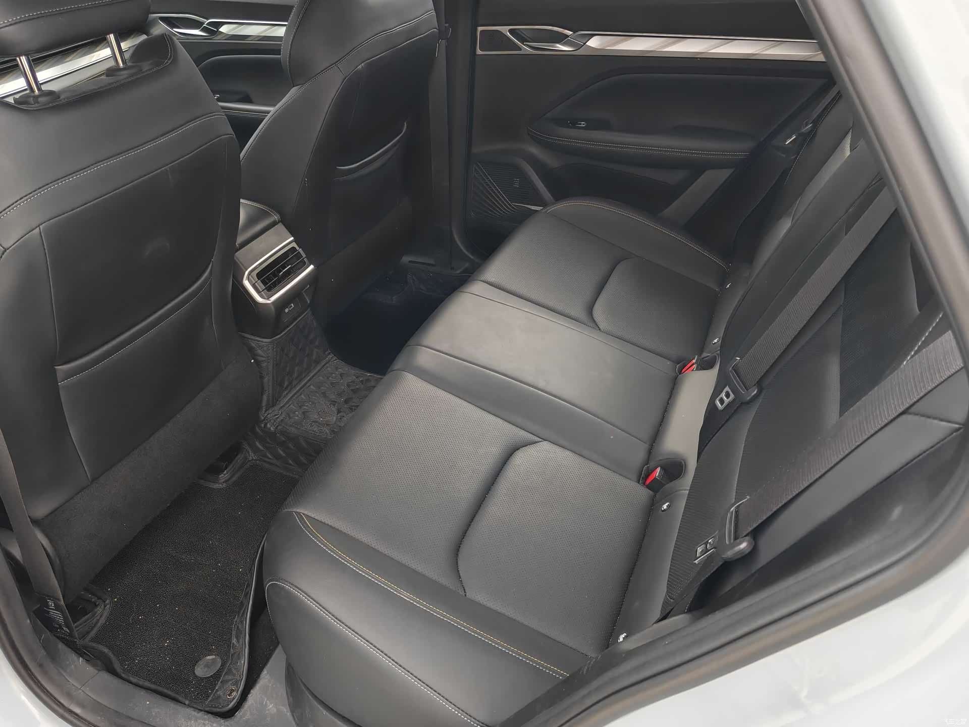 Geely Emgrand, 2023 16