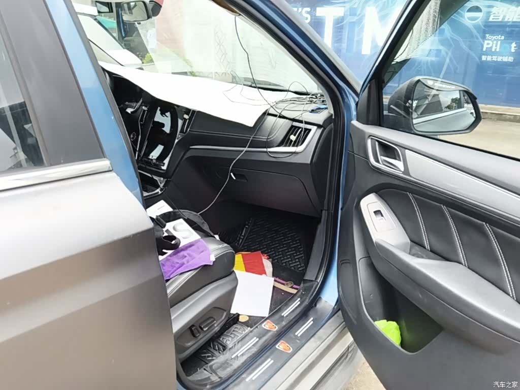 Roewe RX5, 2016 11
