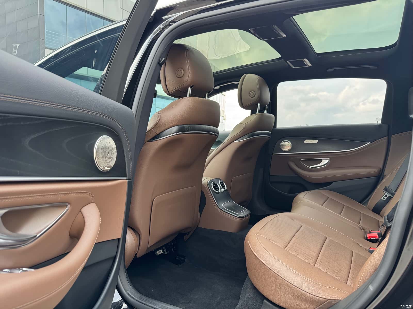 Mercedes-Benz E-Class, 2023 32