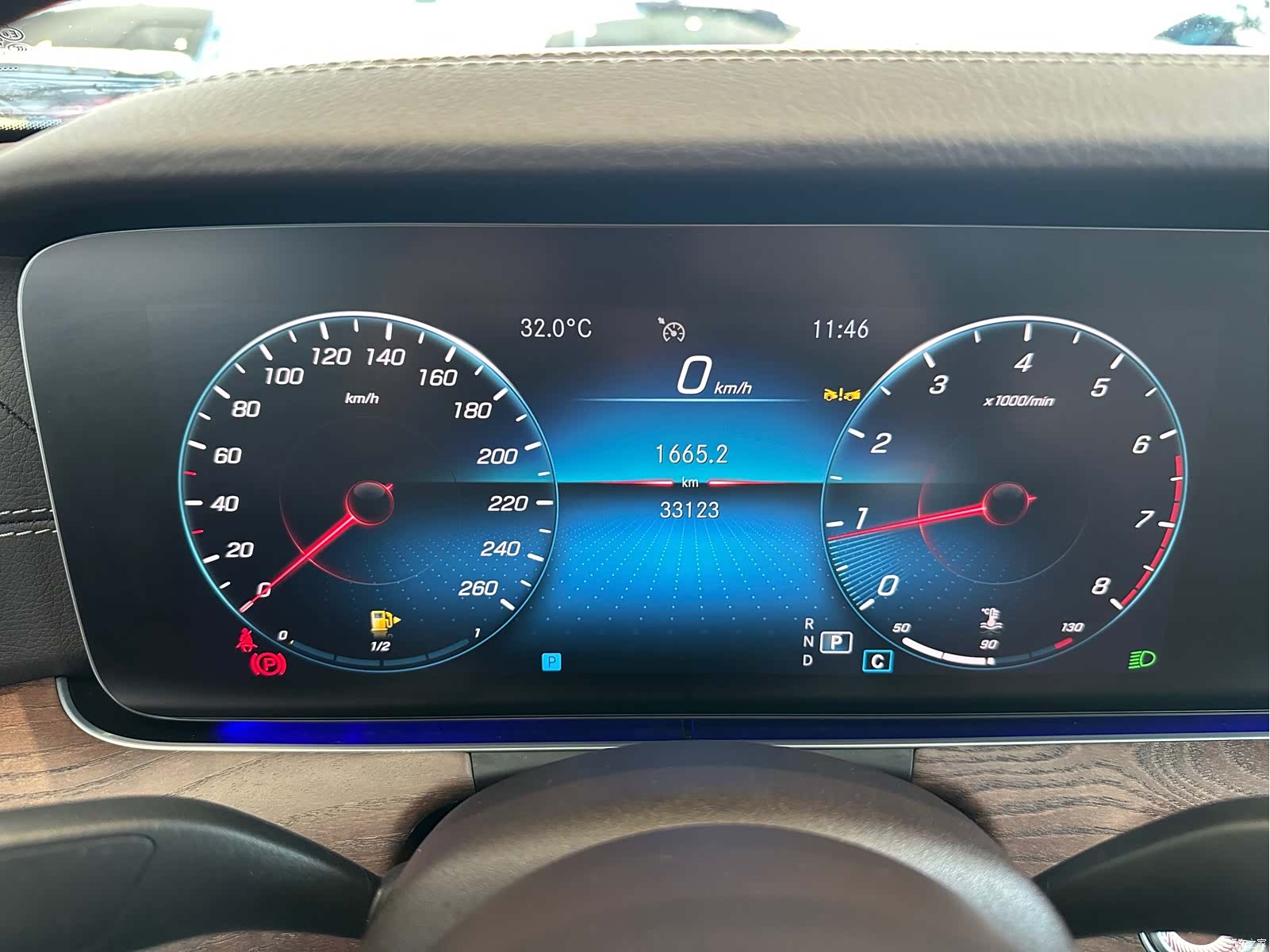 Mercedes-Benz E-Class, 2023 14