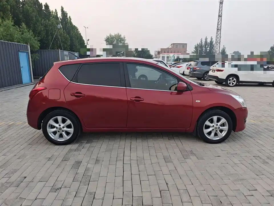 Nissan TIIDA