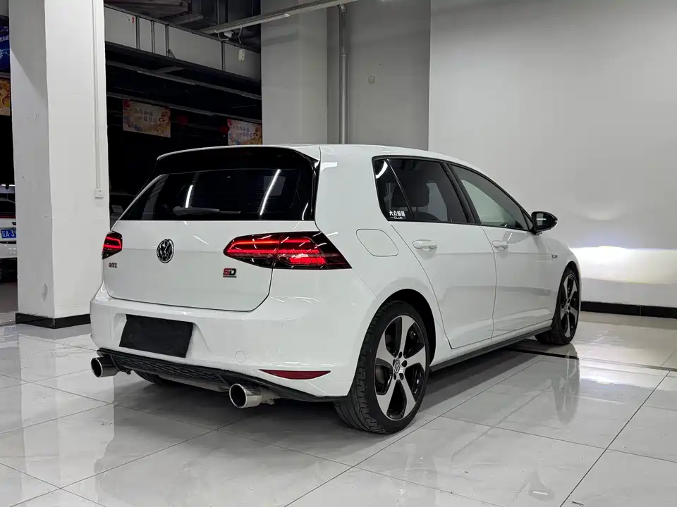 Volkswagen Golf GTI
