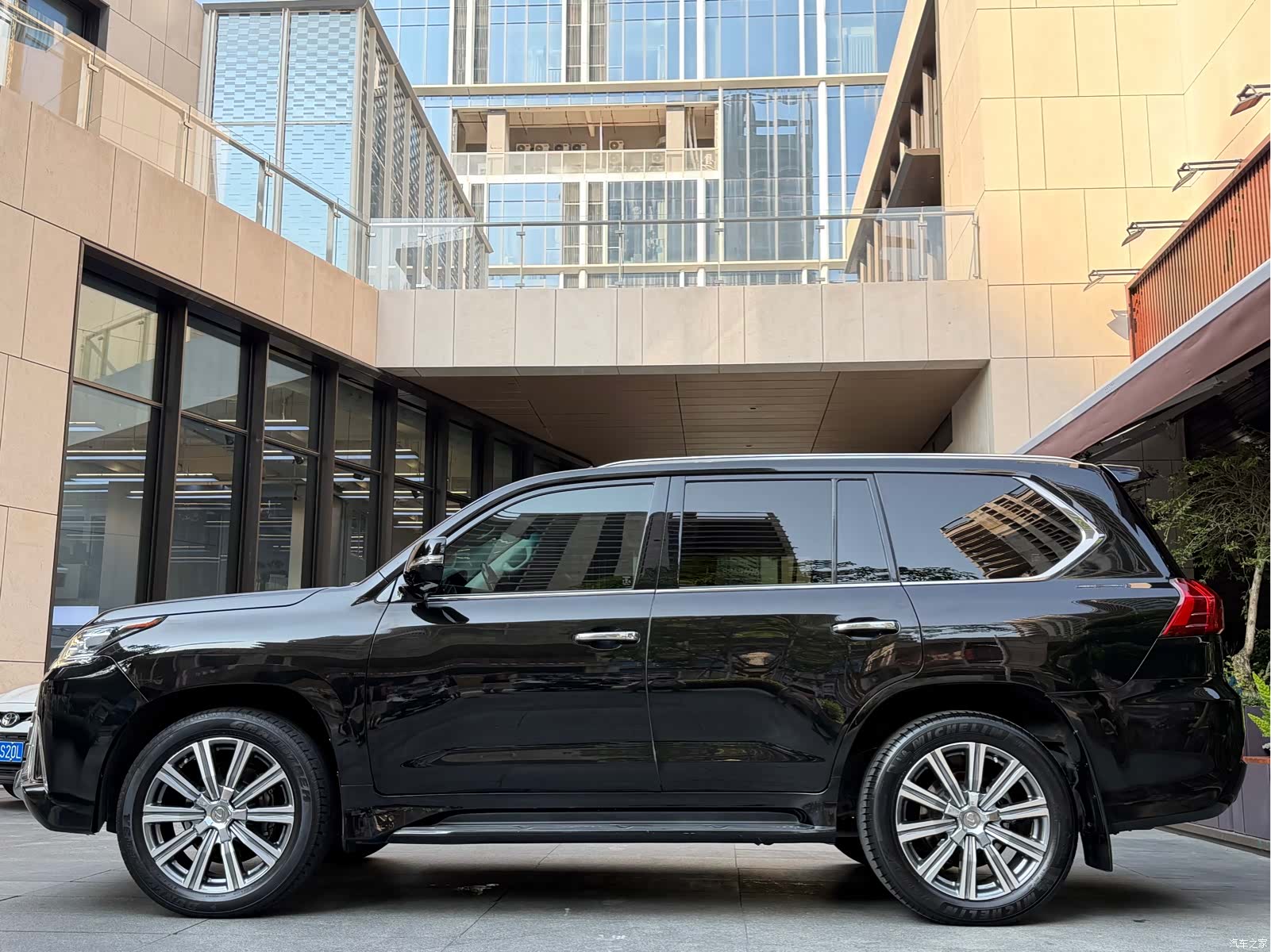Lexus LX, 2016 3