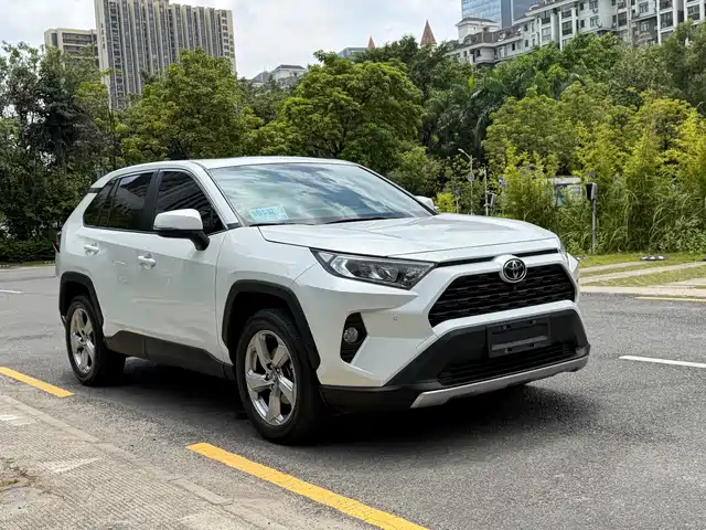 Toyota RAV4 2023 — купить из Китая под заказ