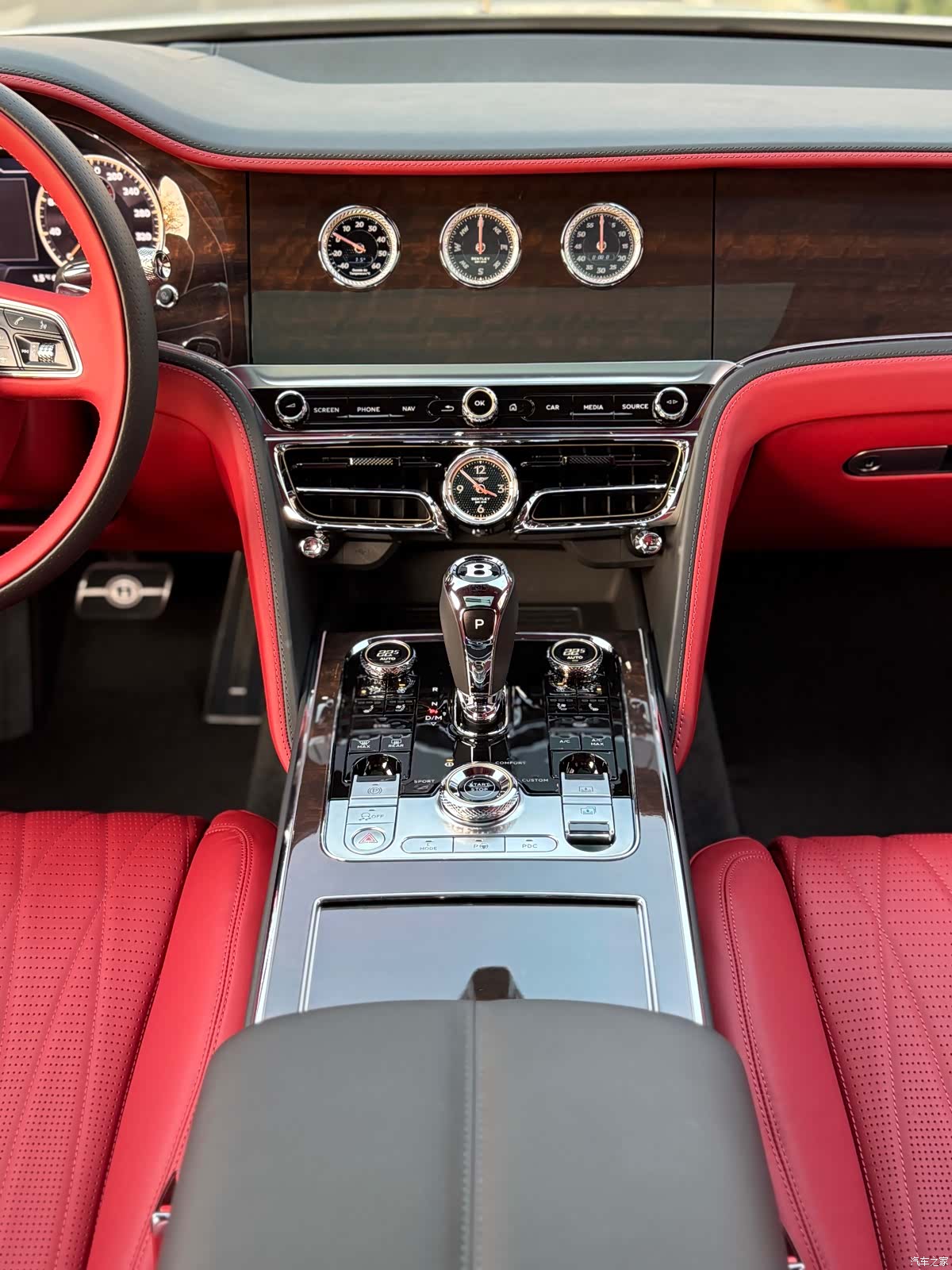 Bentley Flying Spur, 2023 28
