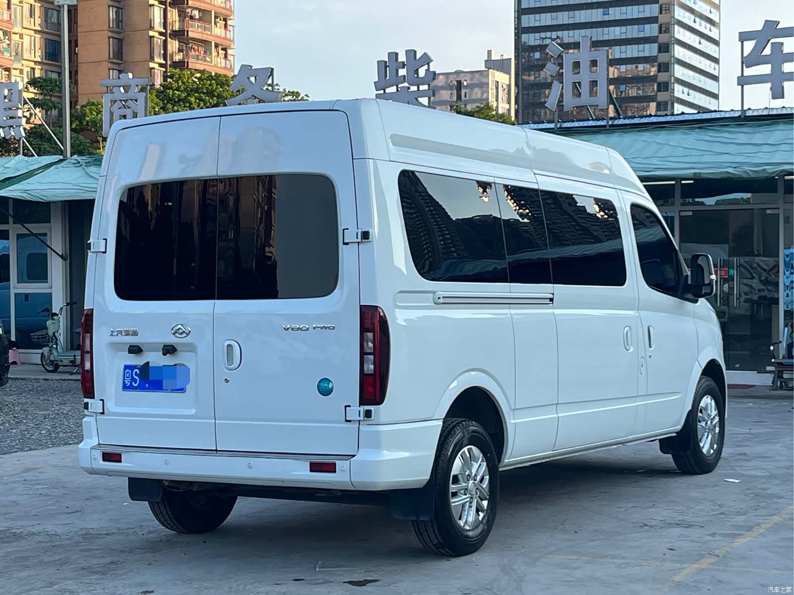 Maxus V80, 2025 4