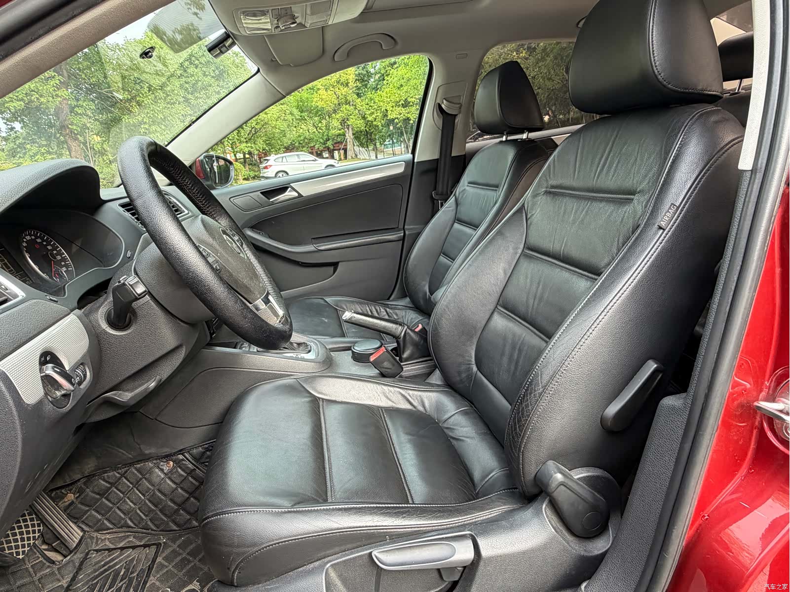 Volkswagen Sagitar, 2012 9